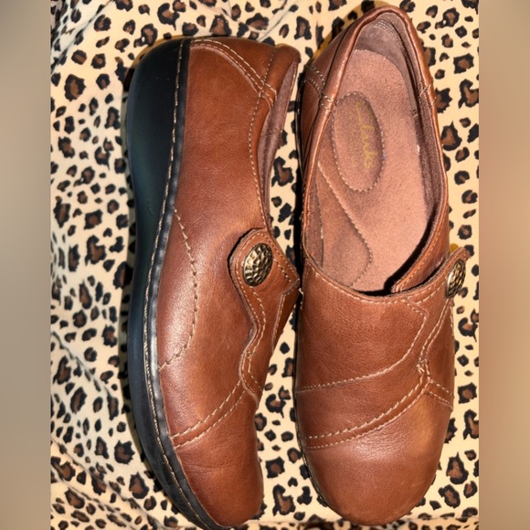 Clarks Women's Tan Leather Mules - Picture 5 of 8